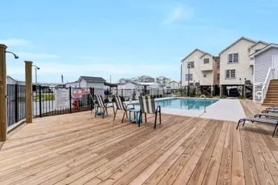 Image de New! Spacious Ocean View Home, Pool, Elevator, Pet Friendly, Beach Access,