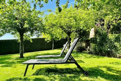 Image de La Maison Blanche du 10Honfleur, jardin et parking privé.