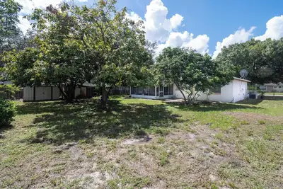 Image de Live Oak Oasis - Getaway Close to Legoland! Sleeps 8 Guests, Fenced yard, Games