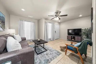 Image de Sparkling Fort Smith Duplex, A+ Location