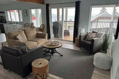 Image de Newly Renovated. Just steps from the ferry to Vancouver Island.