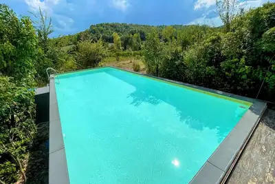 Image de Eve House - villa + grounds, pool, pool house, pergola, patio + terrace. Slps 4