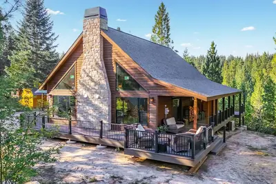 Image de Siyi'ku Lodge | Custom Luxury | Starlight Theatre