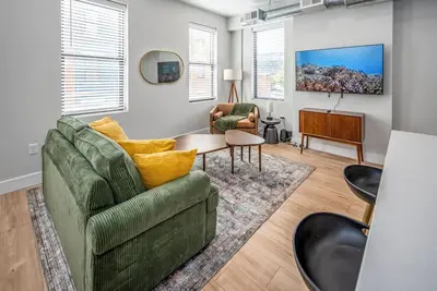 Image de Otr, 1blk to Tql, Cali King Bed, Sleeps 4, Free Light Rail, 58in TVs, Wifi