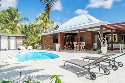 Image de Villa Tyno, piscine privée et le paradis des surfeurs à une poignée de minutes.