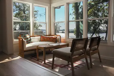 Image de Monkey Island Lake Front Retreat with Private Dock