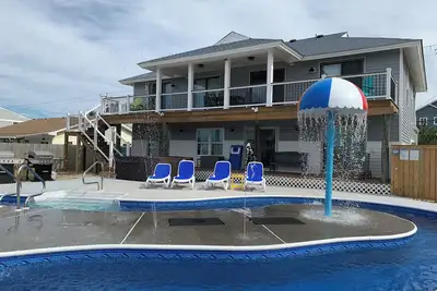 Image de Sandbridge 8br/6ba 4th row on Back Bay with lazy river and hot tub
