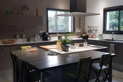 Image de Belle maison d'architecte en pleine nature, 3 min du centre ville
