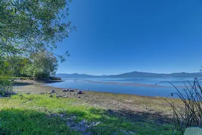 Image de Lakefront Cabin w/ Water & Mtn Views in Chiloquin