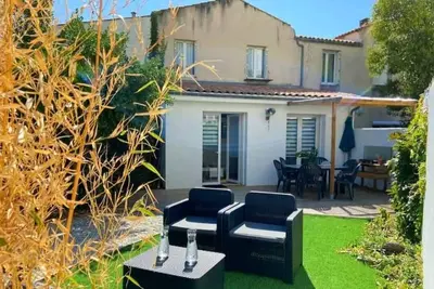 Image de Bel Appartement Avec Terrasse Et Jardin Privatif Au Coeur De lA Rochelle