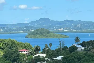 Image de Très bel appartement de type F3  de 60 m2 avec ascenseur, une vraie vue mer