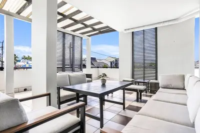 Image de Accent on McLeod- Relax and unwind on the generous oversized family balcony with pool access
