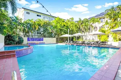 Image de Central Plaza- Stylish Tropical Escape | Resort Pool | Walk to Beach