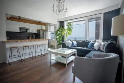 Image de Spacious 3br 2ba Condo across Tropicana with Oceanviews. A Block from the Beach