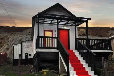 Image de Modern Aesthetic / Mountain Views / Pet Friendly / Ev Charger / Retro Fun