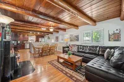 Image de Hot Tub Hideaway w/ Pickleball & Game Room