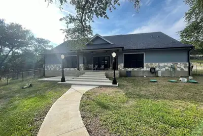 Image de Spacious 4-bedroom house in Canyon Lake with WiFi, fitness area, large backyard