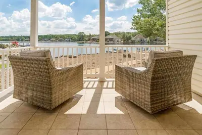 Image de Immaculate Home - Breathtaking Waterfront