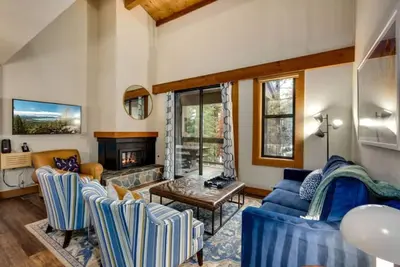 Image de 3br Elegant Condo | Fully Equipped Kitchen