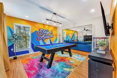 Image de Pocono Dream House! Heated Pool, Fire Pit, Bowling, Mini Golf!
