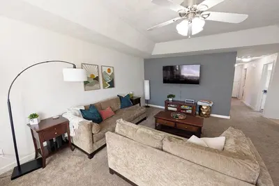 Image de A Clean, Comfortable, and Cozy home, centrally located for your enjoyment.