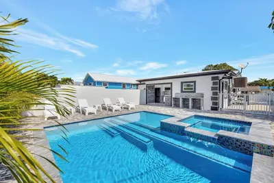 Image de Waterfront Villa: Serene Escape!
