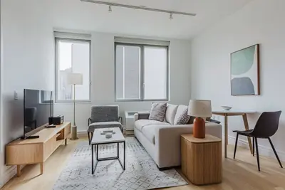Image de Luxe Midtown West 2br w/ Gym, W/D & Doorman, nr Pier 96, by Blueground