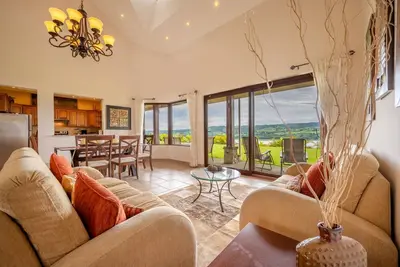 Image de Stunning Lake View Home with a Hot tub, Wifi, & Dog Friendly
