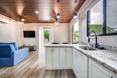 Image de Cozy condo with shared community pool, private washer\/dryer, and WiFI