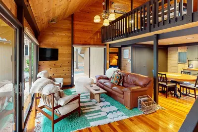 Image de Cozy family-friendly cabin with A/C, WiFi, Sharc passes