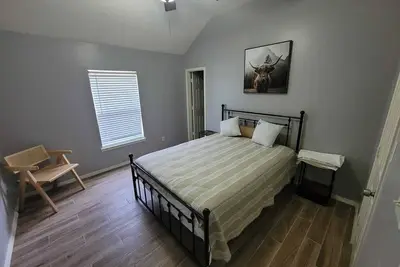 Image de Spacious 5-bedroom king bed with a pool in wonderful Mission