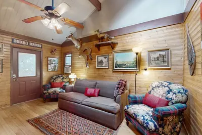 Image de Cozy cabin retreat, private setting, surrounded by nature