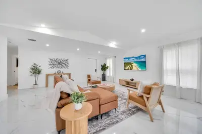 Image de Modern Luxury Retreat - Centrally Located in Wpb