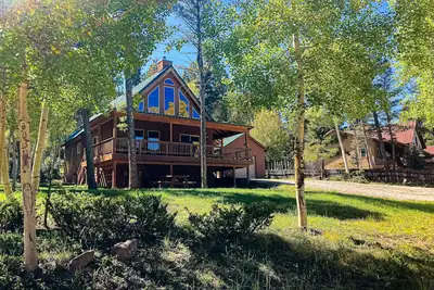 Image de Serene Cabin with Wood-burning Fireplace, Gas Grill, Wifi & Jetted Tub