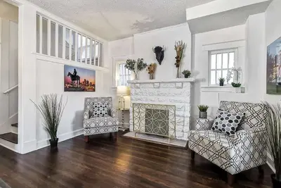 Image de House w/ Excellent Locale. Beautifully remodeled!