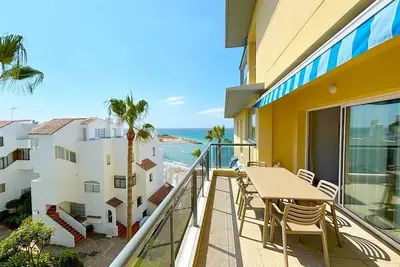 Image de Superbe appartement en bord de mer avec piscine, Front de mer à distance de marche du port