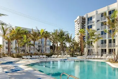 Image de Beach Vacation! 4 Spacious Units Near El Prado Park, Water Sports, On-site Pool