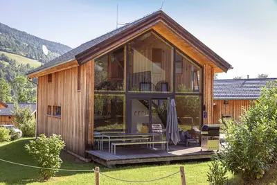 Image de Chalet chaleureux avec bain Ă remous