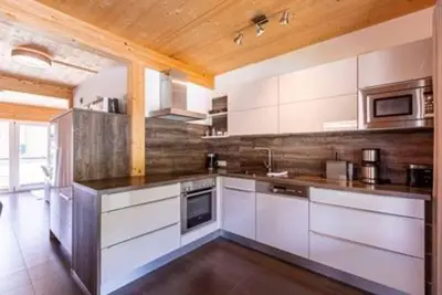Image de Chalet spacieux avec jacuzzi