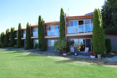 Image de #210 Pet-Friendly Upper Beach View Suite at Shorewater Resort, Qualicum Beach