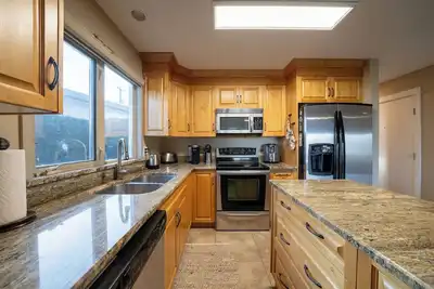 Image de #223 Executive Beach View Suite at Shorewater Resort, Qualicum Beach