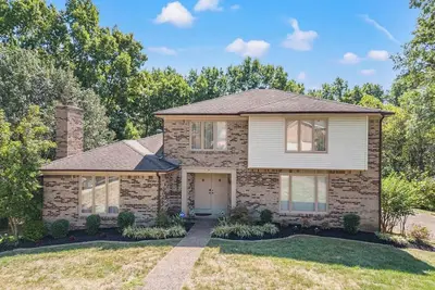 Image de This house is a 3 bedroom(s), 3 bathrooms, located in Frankfort, Ky.