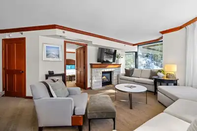 Image de Everline ‘Resort Chair’ Corner Suite; Ski In/Out @Palisades