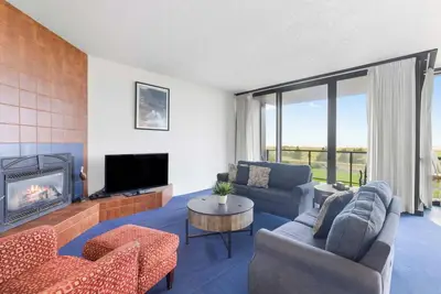 Image de Sand & Sea (100) Retreat  - Stunning Beachfront on the Prom 2br