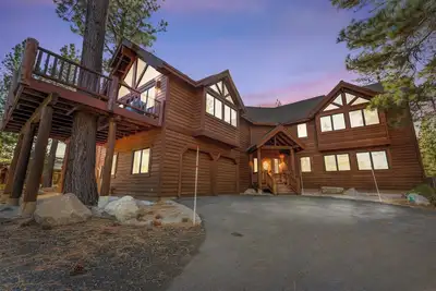 Image de Elegant Cabin Ski Access Hot Tub Northstar with Garage