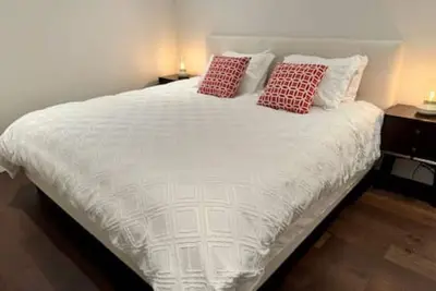 Image de Stylish cozy suite in Riley Park