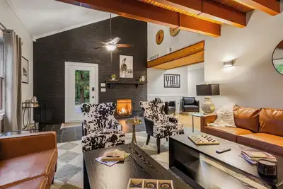 Image de Bourbon Trail Cabin-Sleeps 10Hot Tub, Firepit
