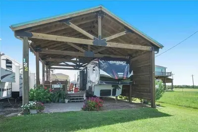 Image de Polly in Paradise, 2 bdrm camper