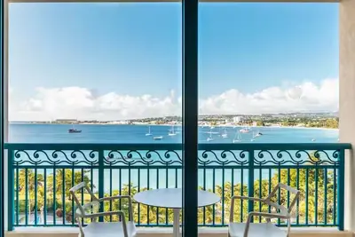 Image de 2 Inviting Suites w\/ Stunning Bay Views and Full Spa Services - Infinity Pool