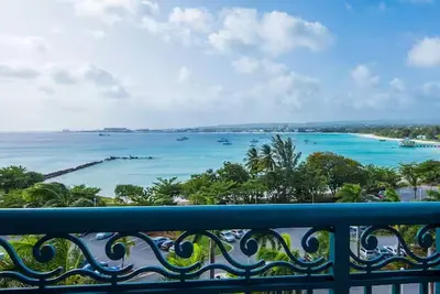 Image de Tropical Ambiance in 3 Suites w\/ Stunning Bay Views in Beachfront Resort